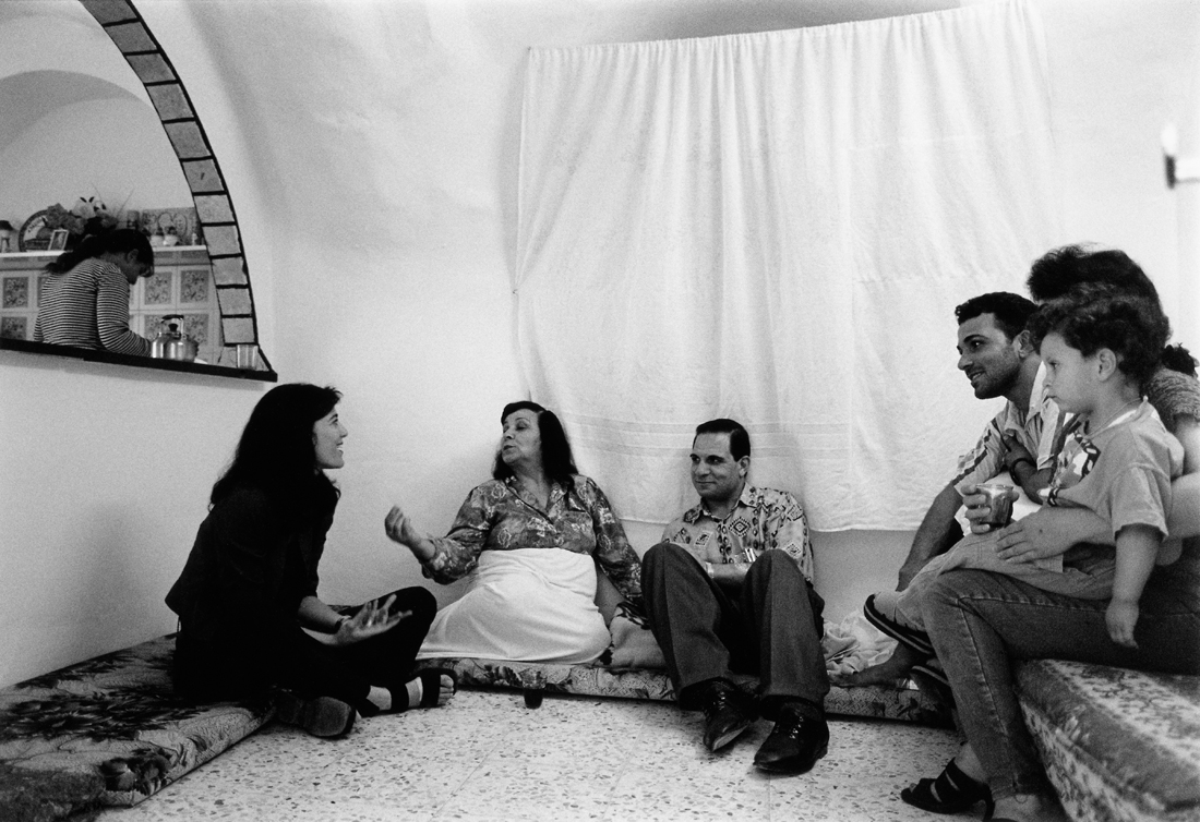 Besuch bei einer palaestinensischen Familie. (Juli 1999)