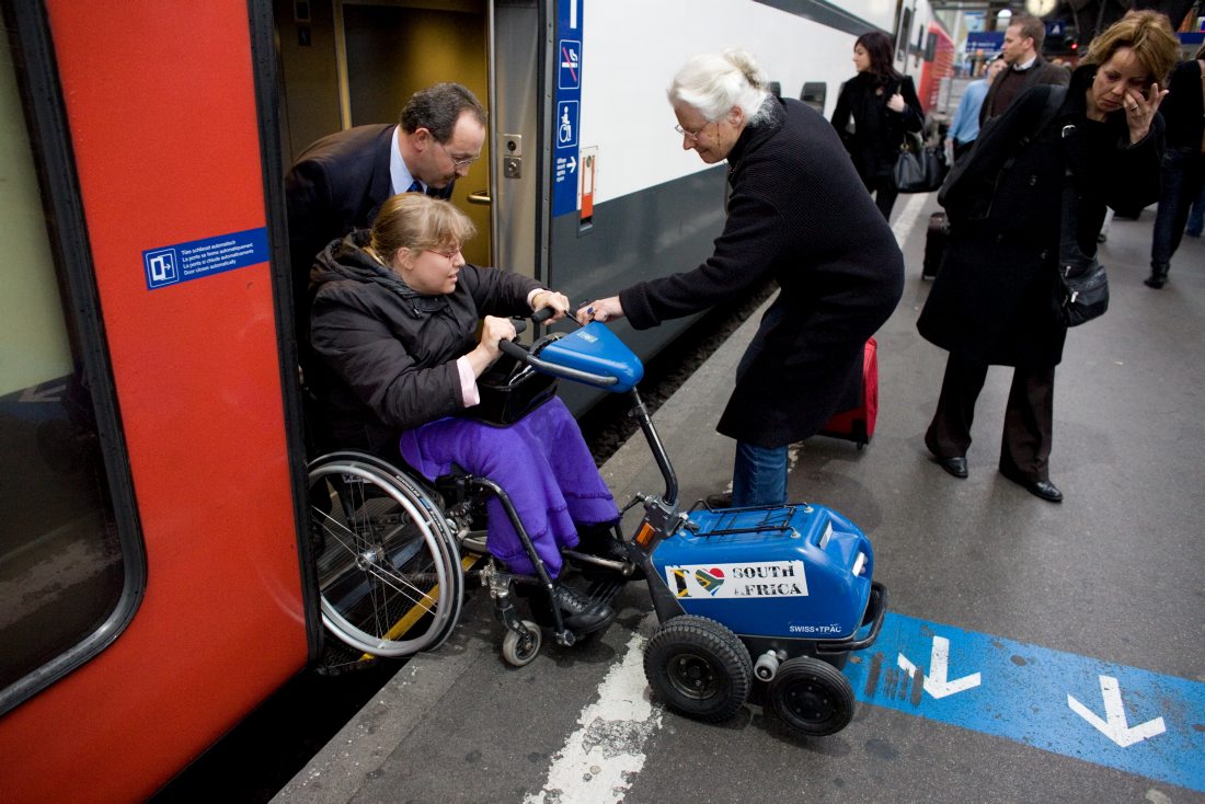 Die leidenschaftliche Reiserin Silvia. Sie war mit ihrem Rollstuhl schon in 42 Laendern. 